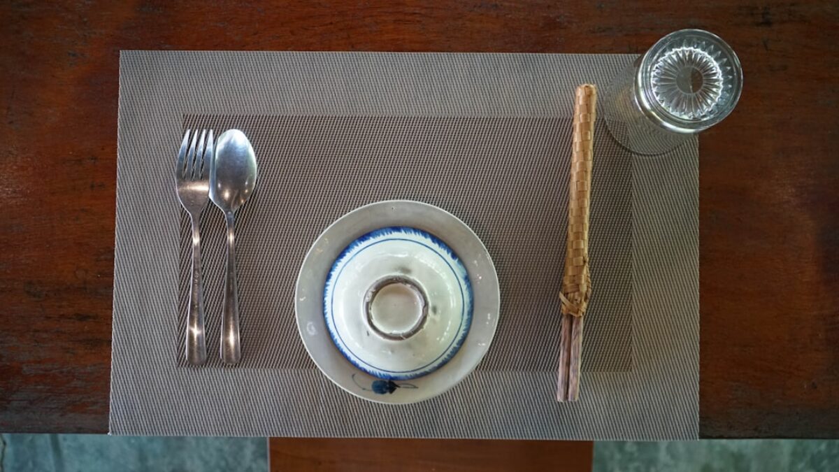 Etiquette of the Table: A Guide to Eating in Accordance with Islamic Principles